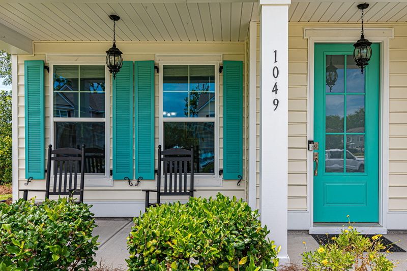 1049 Harbortowne Rd, Charleston, SC 29412