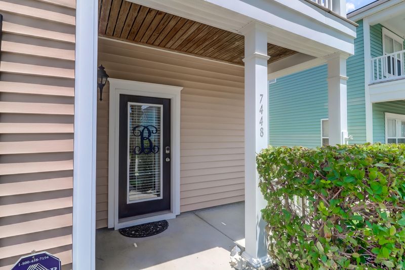 7448 Northgate Dr, Hanahan, SC 29410