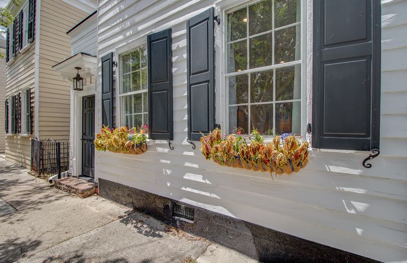 6 Trumbo St, Charleston, SC 29401