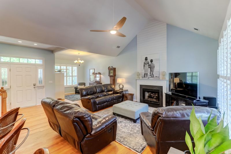378 Clayton Dr, Charleston, SC 29414