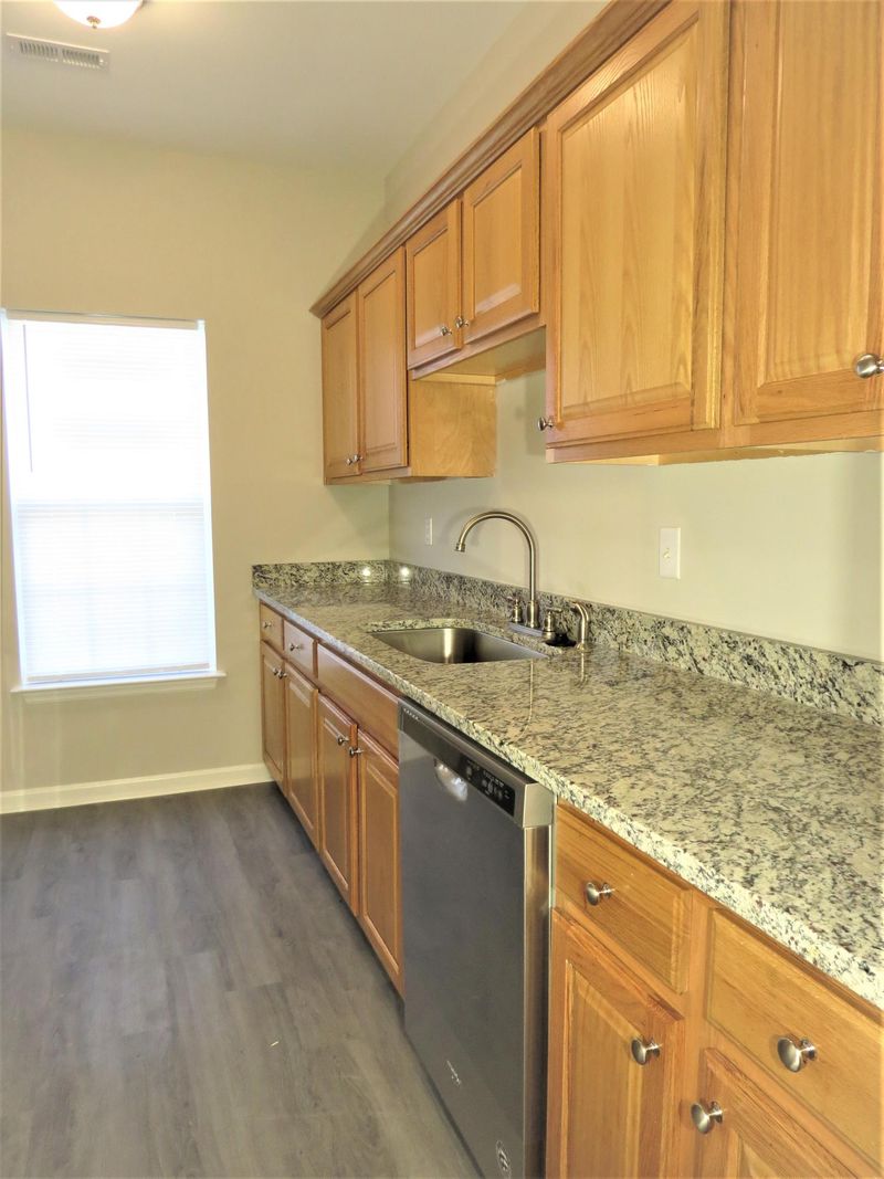 121 Pine Shadow Dr, Goose Creek, SC 29445