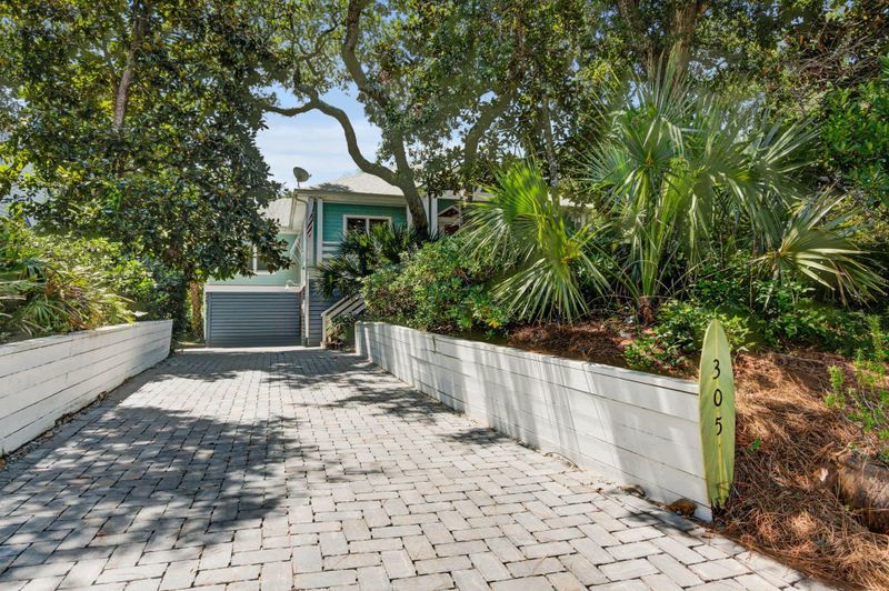305 W Indian Ave, Folly Beach, SC 29439
