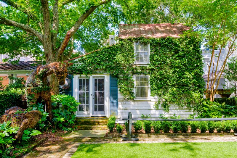 1 Gray Ct, Charleston, SC 29401