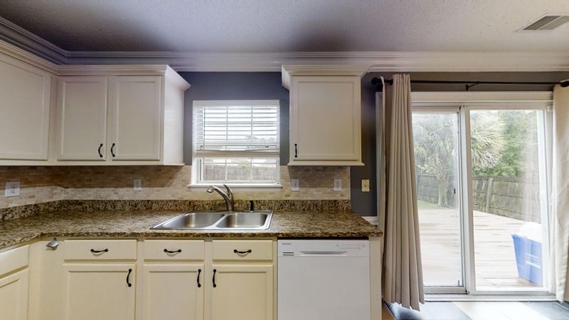 8051 Old London, North Charleston, SC 29406