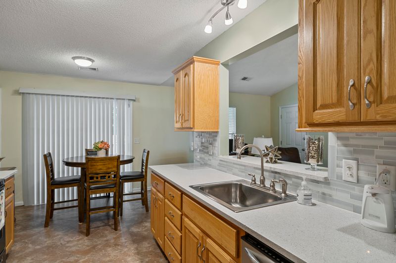 8435 Scotts Mill Dr, North Charleston, SC 29420