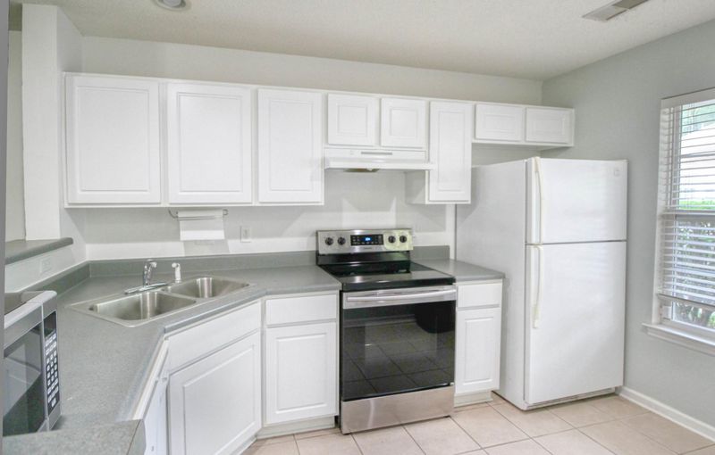 8157 Shadow Oak Dr, North Charleston, SC 29406