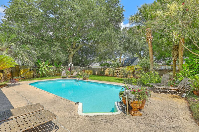2025 Country Manor Dr, Mount Pleasant, SC 29466