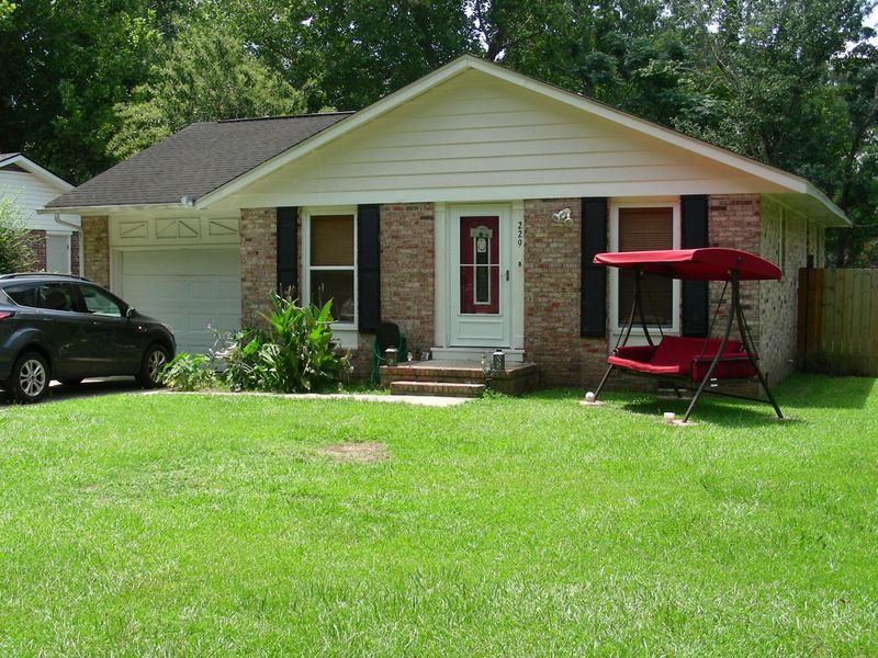 229 Tupperway Dr, Summerville, SC 29483