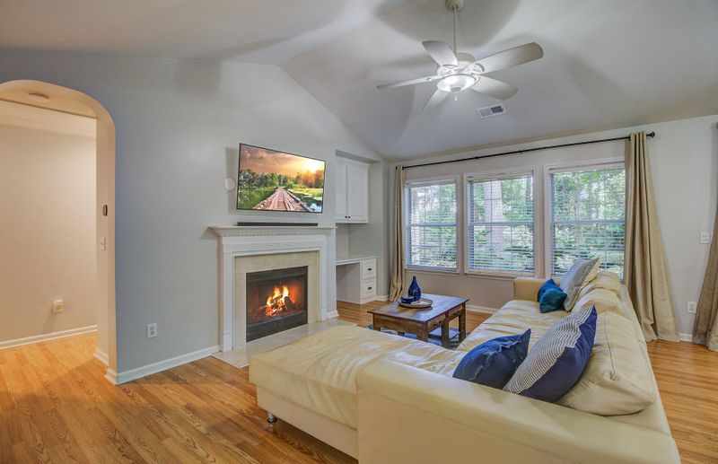 578 Pritchards Point Dr, Mount Pleasant, SC 29464