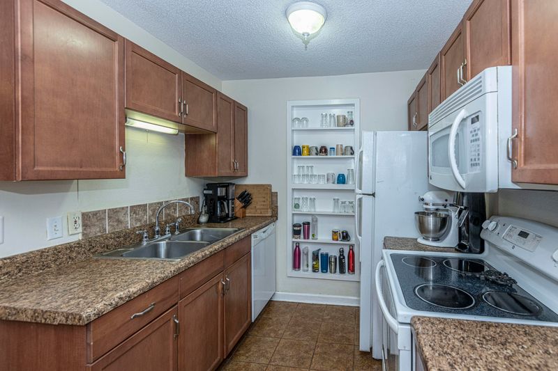 1283 Mathis Ferry Rd, Mount Pleasant, SC 29464
