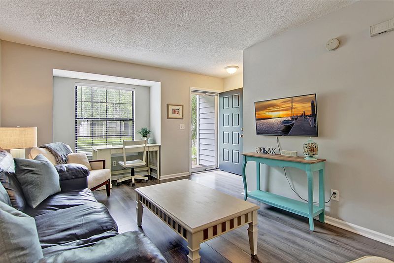 1718 Deer Path Dr, Mount Pleasant, SC 29464