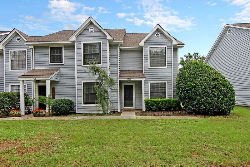 1718 Deer Path Dr, Mount Pleasant, SC 29464