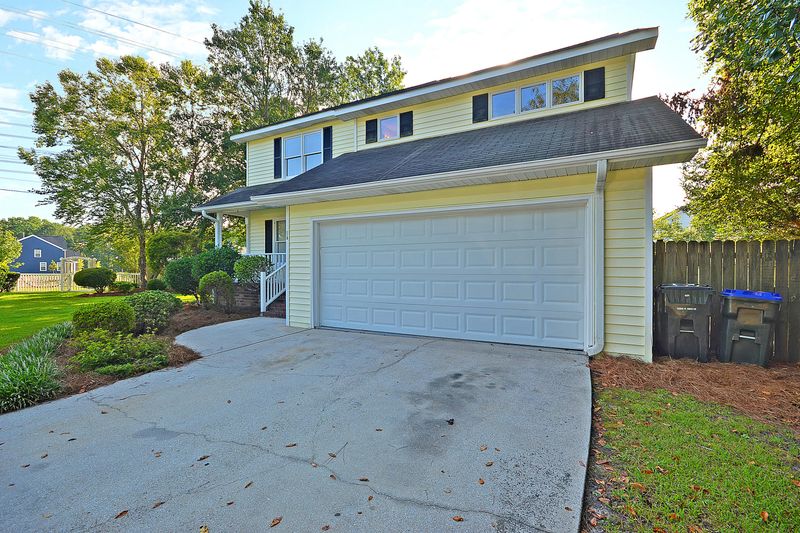 102 Limerick Cir, Summerville, SC 29483