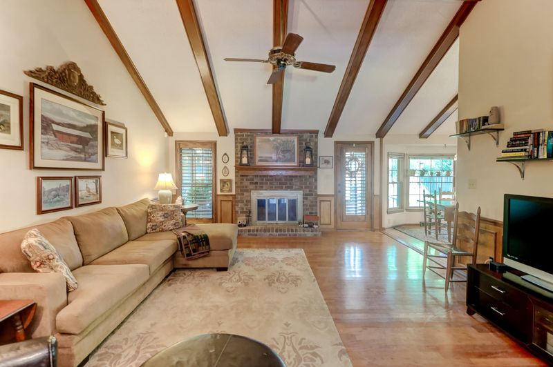 304 Ashburne Ct, North Charleston, SC 29418