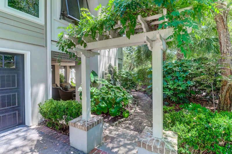 638 Hobcaw Bluff Dr, Mount Pleasant, SC 29464