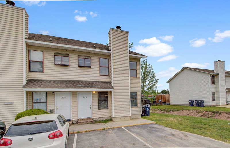 206 Pineshadow Dr, Goose Creek, SC 29445