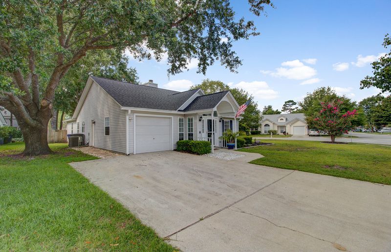 1951 Armory Dr, Mount Pleasant, SC 29466