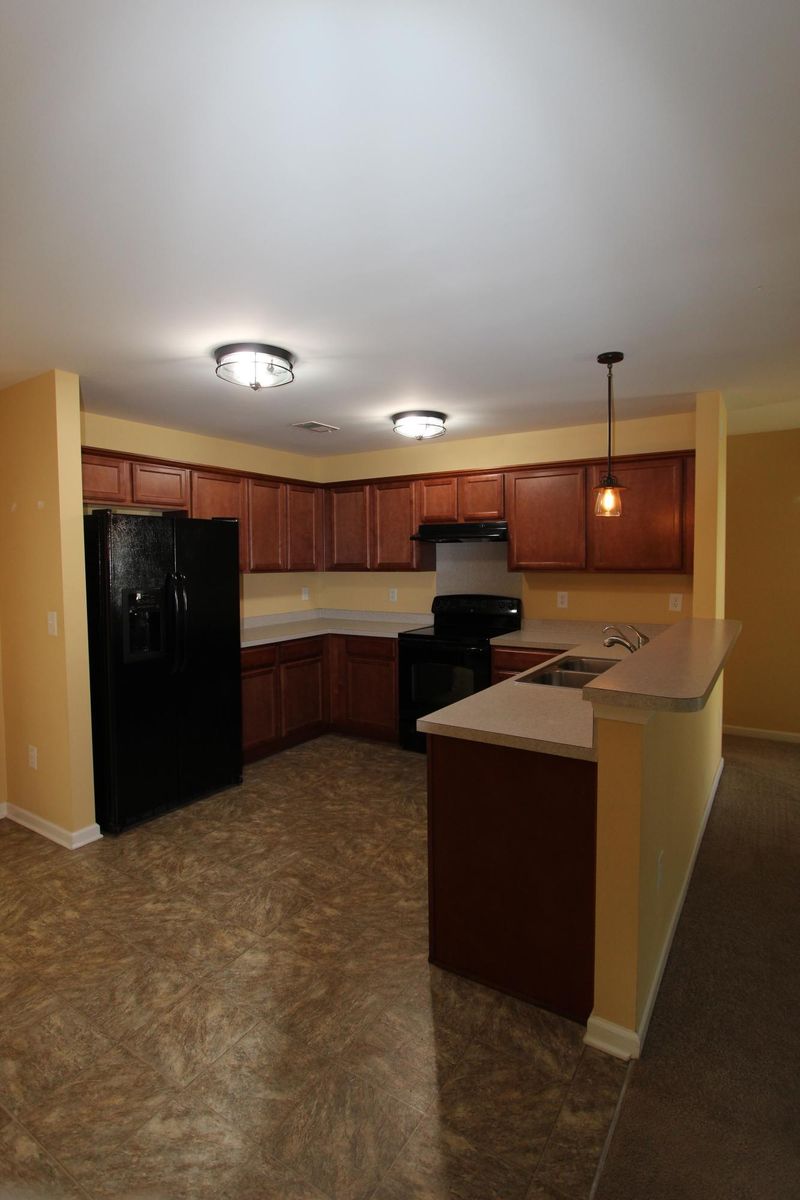 1049 Steelechase Ln, Hanahan, SC 29410