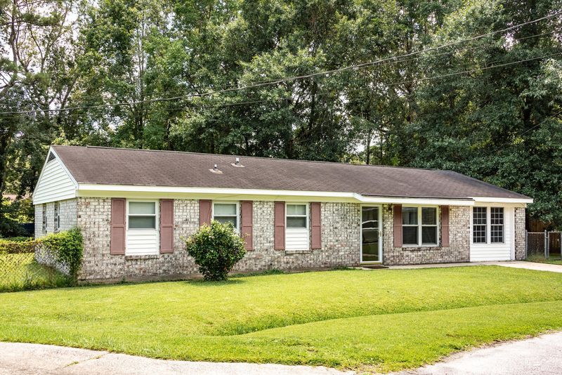 1993 Beechnut St, Charleston, SC 29414