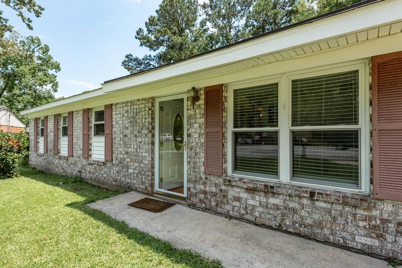 1993 Beechnut St, Charleston, SC 29414