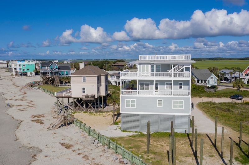 4 Summer Pl, Folly Beach, SC 29439