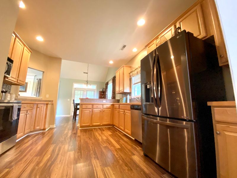 102 Golden Oak Dr, Goose Creek, SC 29445