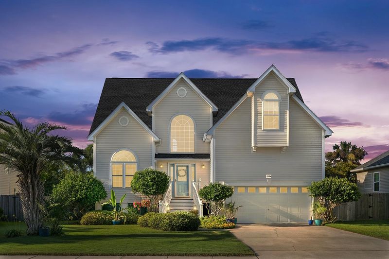 1534 Ocean Neighbors Blvd, Charleston, SC 29412