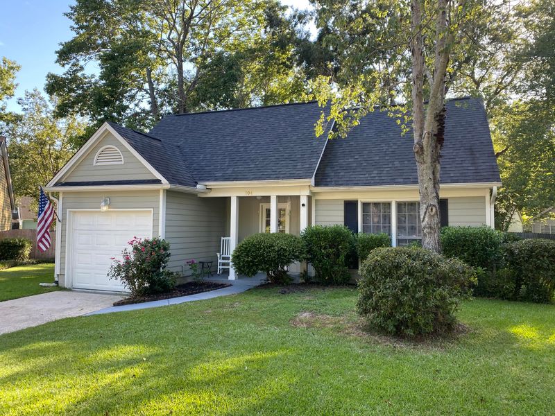 104 Bronwen Ct, Goose Creek, SC 29445