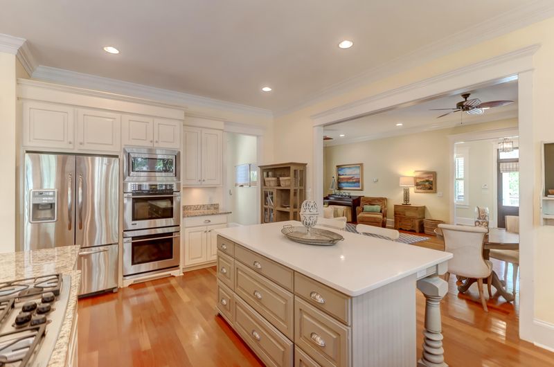 593 Galera Ln, Mount Pleasant, SC 29464