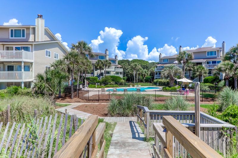 5 Seagrove Ln #B, Isle Of Palms, SC 29451