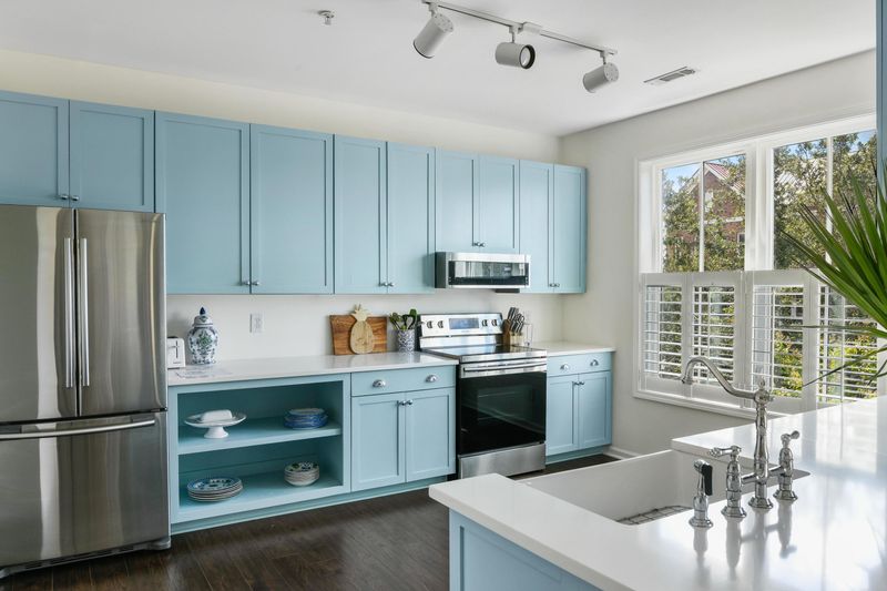 260 Seven Farms Dr #304, Charleston, SC 29492