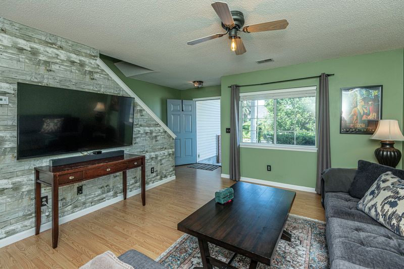 8031 Old London, North Charleston, SC 29406