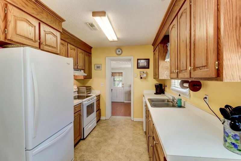 751 Sinlea Ave, Mount Pleasant, SC 29464