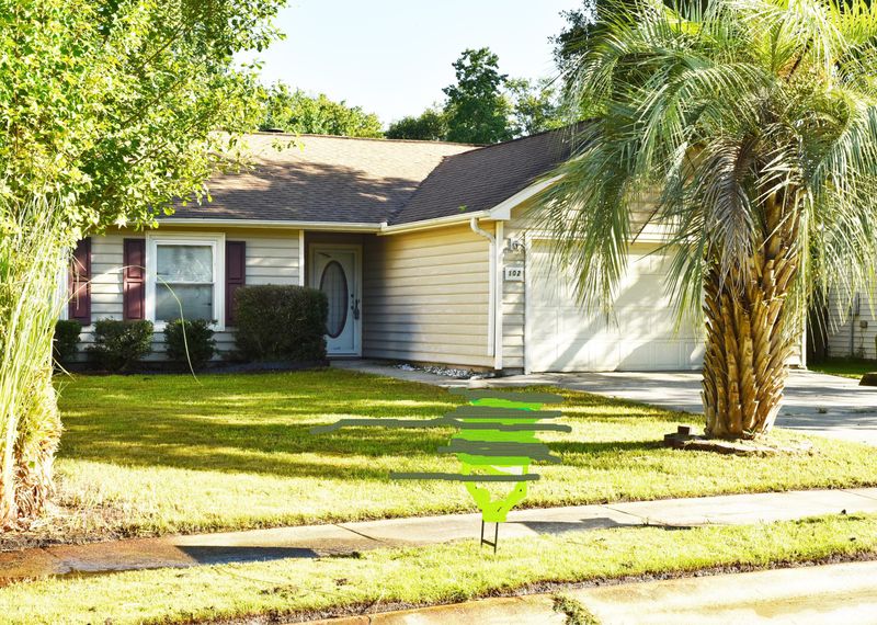 102 Foxfire Ct, Summerville, SC 29486
