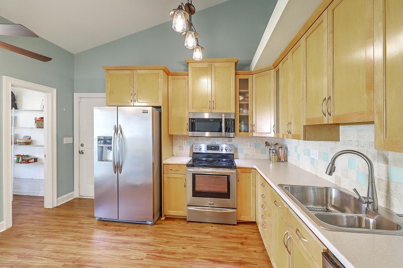 147 Hanahan Plantation Cir, Hanahan, SC 29410