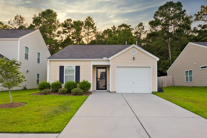 207 Coosawatchie St, Summerville, SC 29485
