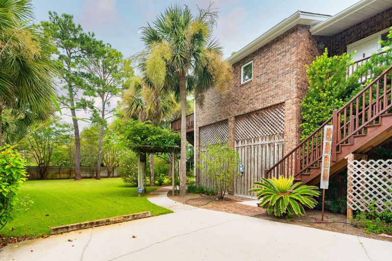 1564 Home Farm Rd, Mount Pleasant, SC 29464