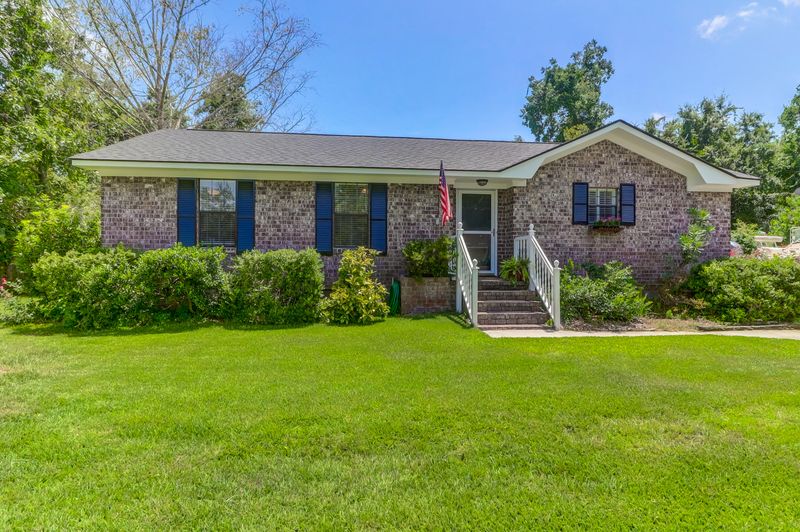 1519 Wakendaw Rd, Mount Pleasant, SC 29464