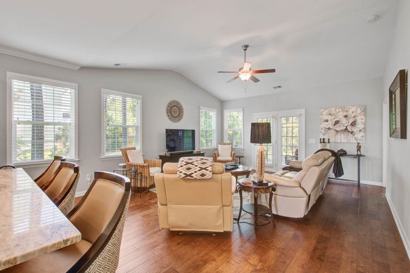 437 Whispering Breeze Ln, Summerville, SC 29486