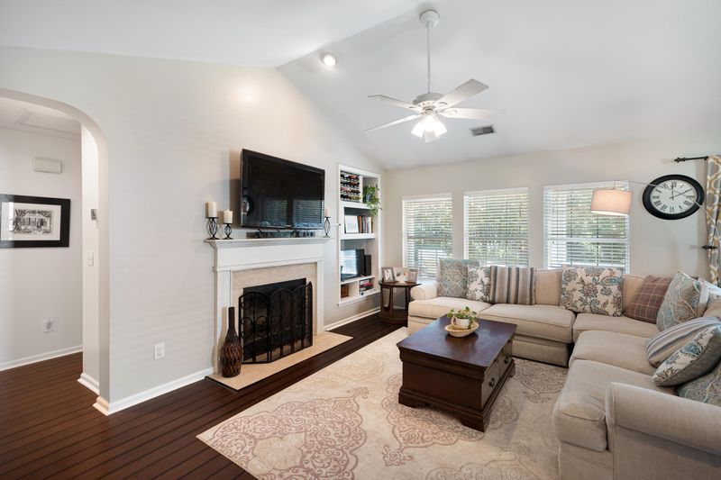 2741 Palmetto Hall Blvd, Mount Pleasant, SC 29466