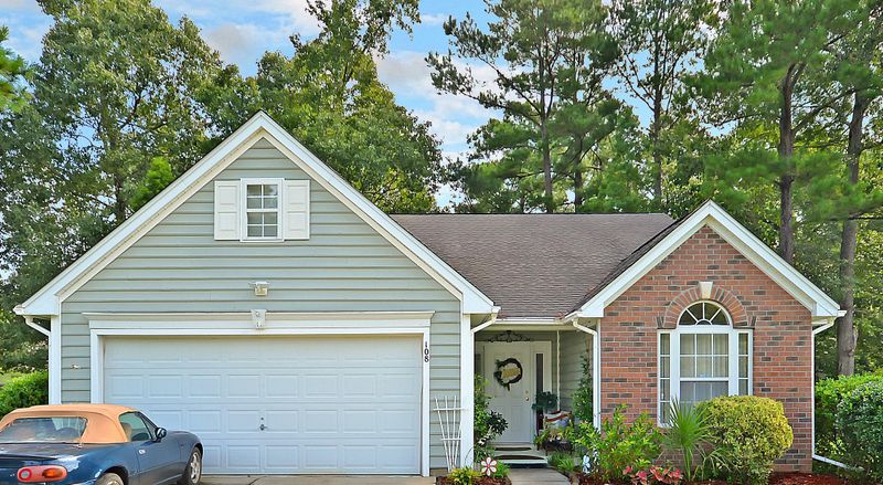 108 Golden Oak Dr, Goose Creek, SC 29445