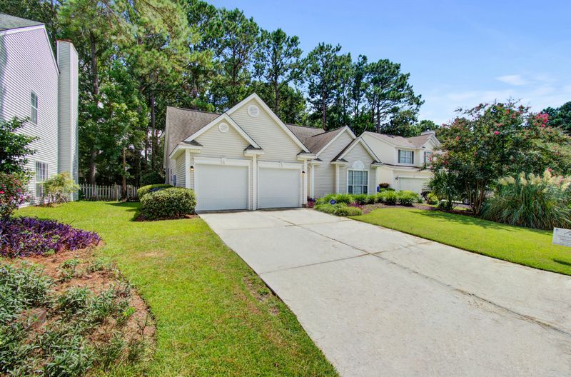 555 Tea House Ln, Mount Pleasant, SC 29464