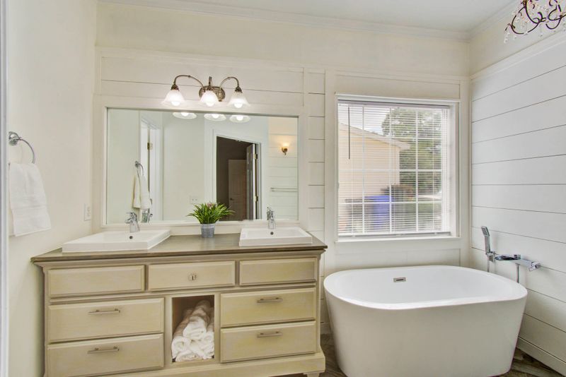 555 Tea House Ln, Mount Pleasant, SC 29464
