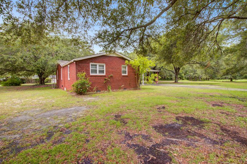 110 Easy Dr, Goose Creek, SC 29445