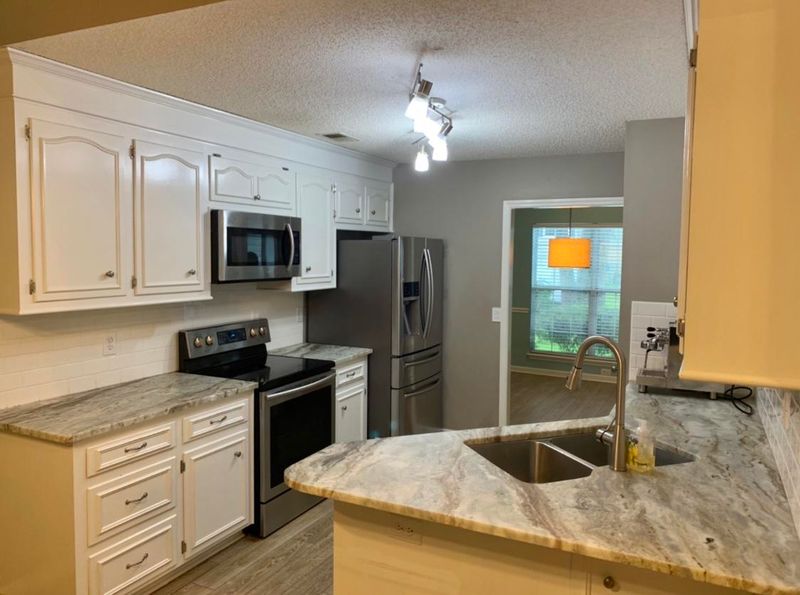 5440 Roxbury Dr, North Charleston, SC 29418