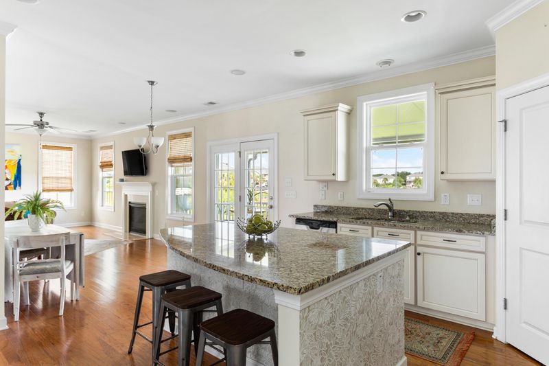 1018 Clearspring Dr, Charleston, SC 29412