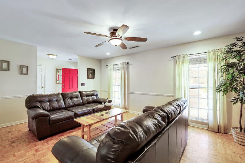 923 Tall Pine Rd, Mount Pleasant, SC 29464