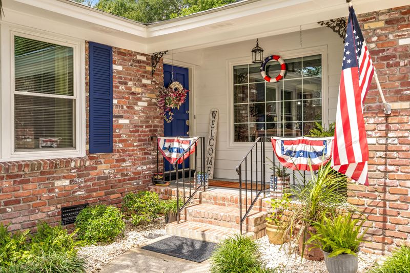 1054 Yeamans Hall Rd, Hanahan, SC 29410