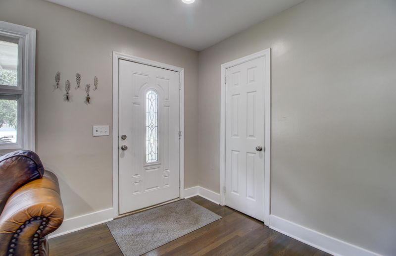 1120 Woodside Dr, Hanahan, SC 29410