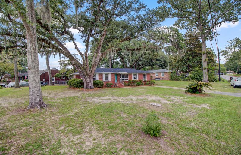 1120 Woodside Dr, Hanahan, SC 29410